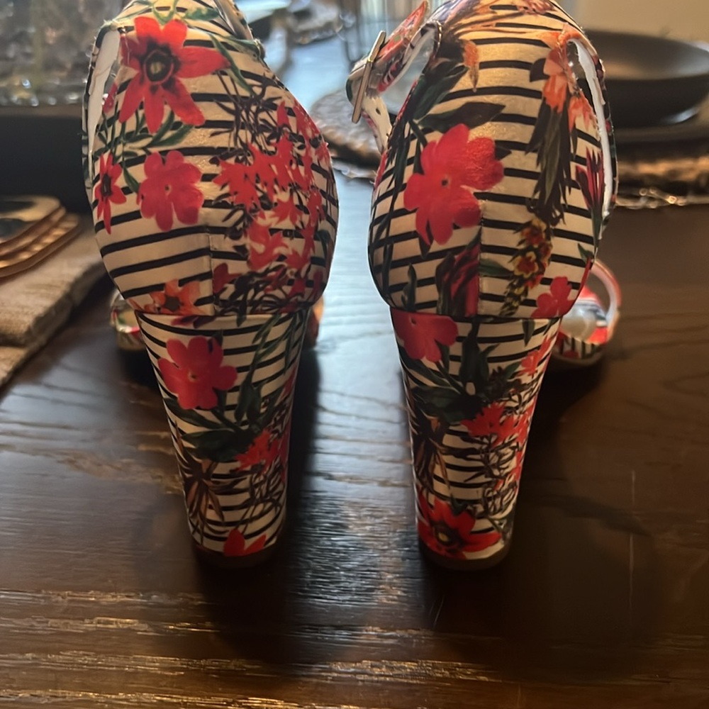 WOR BECKWITH FLORAL HEELS! - Picture 3 of 5